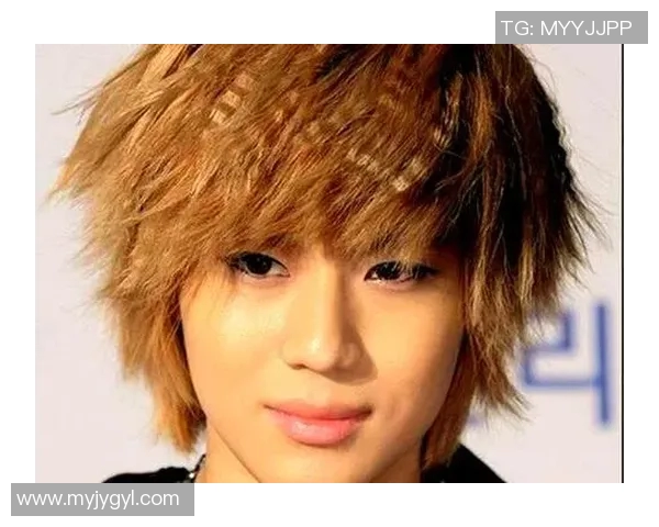 足球明星锡纸烫头型的魅力与个性展现引领时尚潮流