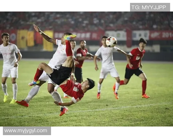 足球明星们的精彩瞬间踢花毽子展现球技与魅力的完美结合 足球明星们的精彩瞬间踢花毽子展现球技与魅力的完美结合