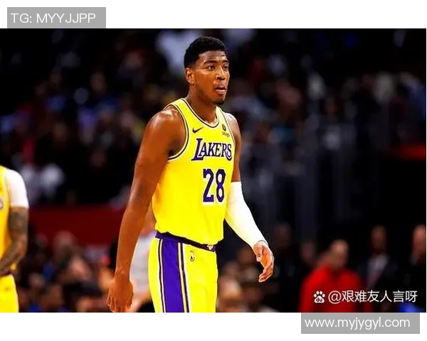 美式足球明星球员的传奇故事与赛场背后的奋斗历程