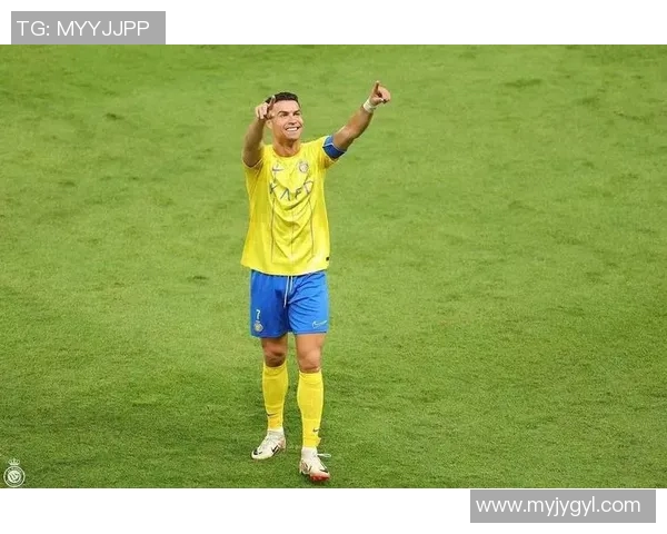 镜头前的足球明星是谁他的风采与成就引人瞩目